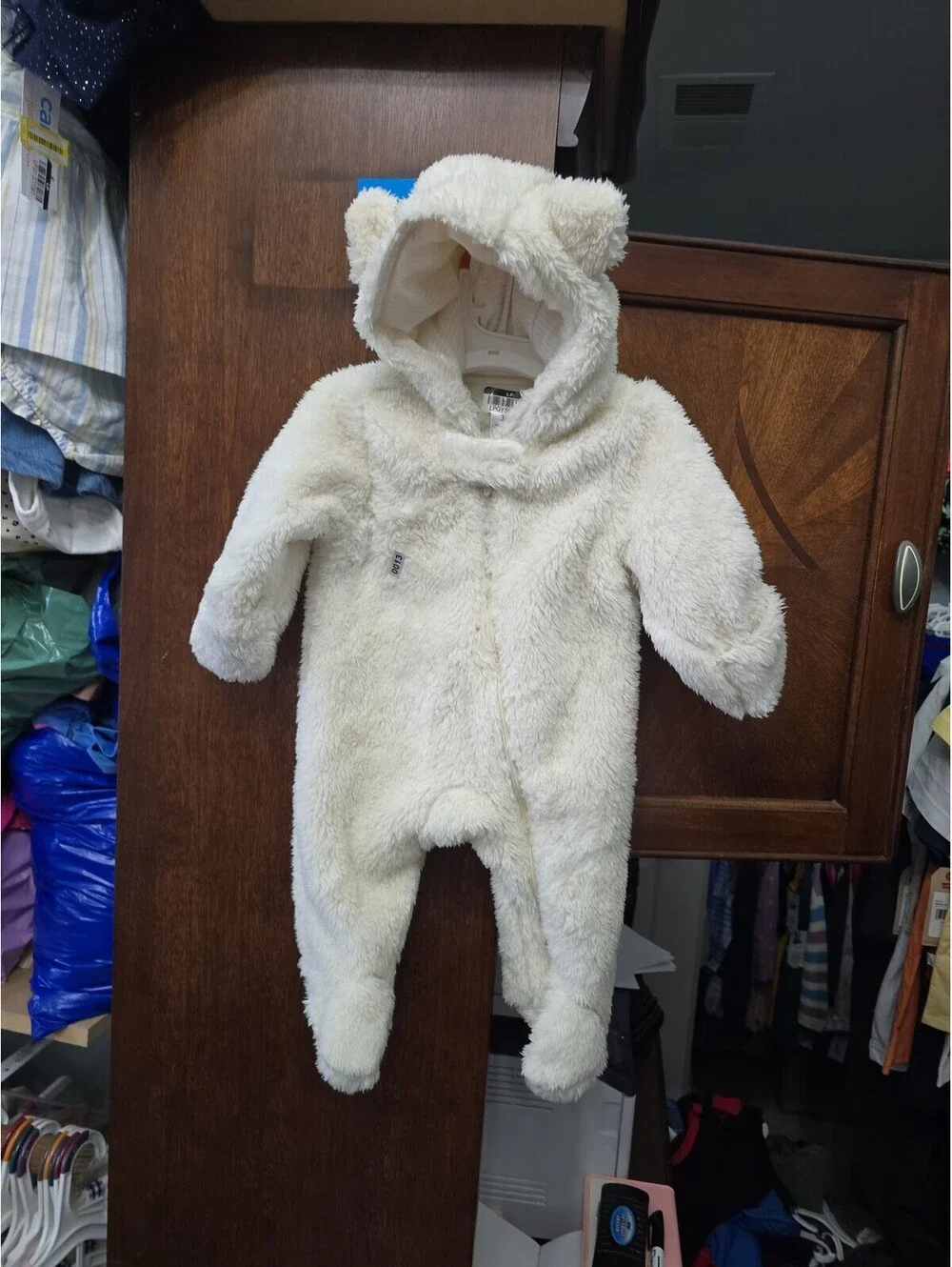 3m nwot baby snow suit from carter's item.13G2
